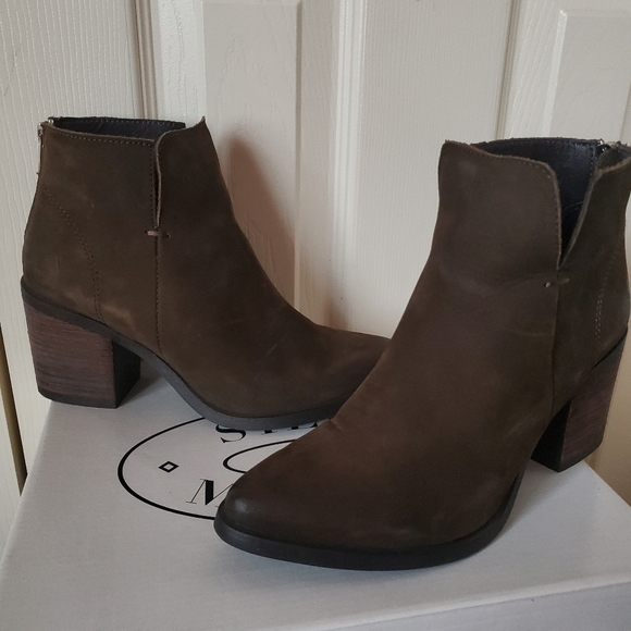 Steve Madden Pointed Toe Boots - Picture 5 of 6